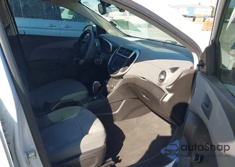 2017 Chevrolet Sonic Lt Auto z USA, uszkodzony, nr VIN 1G1JG6SH7H4168396